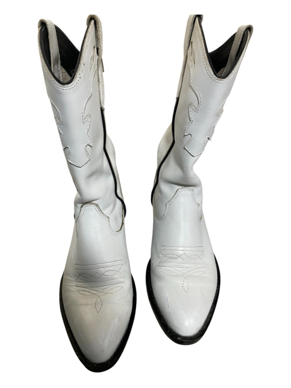 Classic Women’s White Cowboy Boots with Decorative Western Stitching